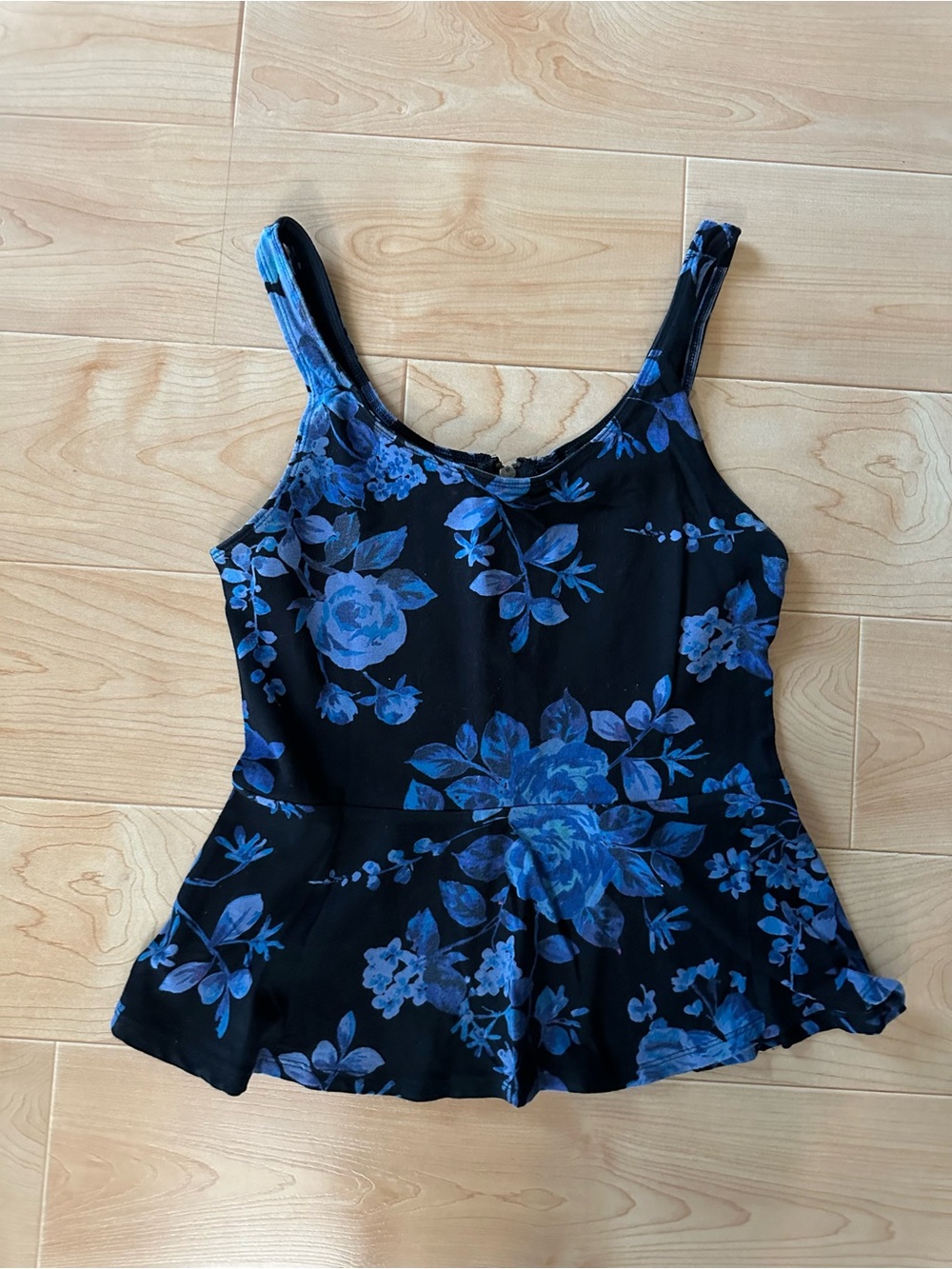 🌺2/$20 Express Black and  Blue Floral sleeveless blouse with Peplum zipper small